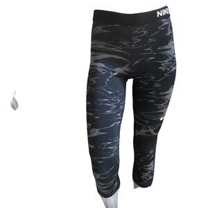 Nike Dri Fit Pro Black Gray Cropped Leggings Women’s Size Medium